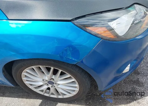 2014 Ford Focus Titanium z USA, uszkodzony, nr VIN 1FADP3J27EL204904